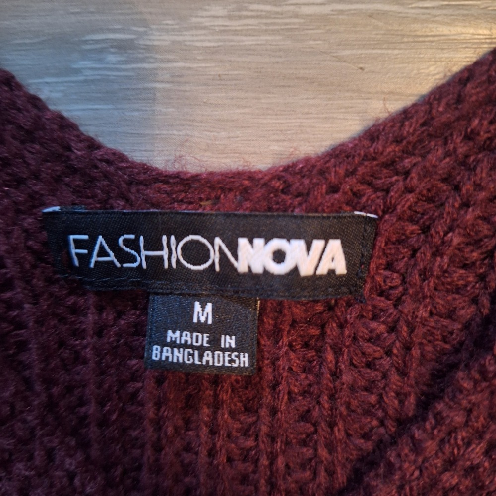 Fashion Nova Burgundy Twist Front Cold Shoulder Cropped Knit Sweater Size Medium - Picture 3 of 5
